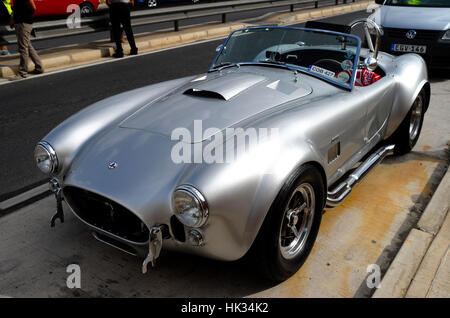 6. Oktober 2016, Mellieha Bay, Triq Il-Marfa, Malta - Ford Shelby Cobra 427 bei den Malta Classic 2016 vor dem Rennen. Stockfoto