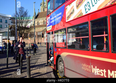 Birmingham City Centre, Großbritannien. Bus-Haltestelle. Stockfoto