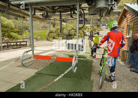 Glencoe-Lifte - im Sommer von Mountainbikern genutzt Stockfoto