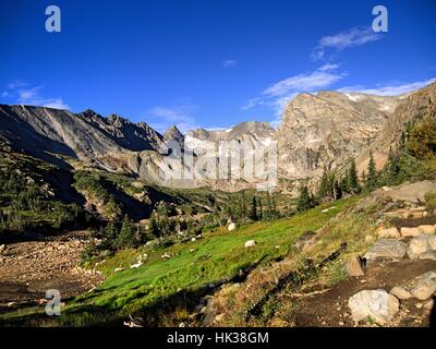 Berge mit Blick auf die versteckten Isabelle Glacier südlich von Colorado Rocky Mountain National Park. Stockfoto