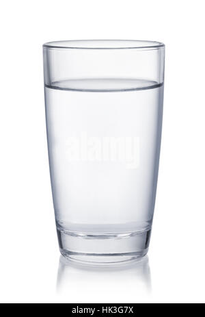 Vorderansicht von Wasserglas isoliert auf weiss Stockfoto