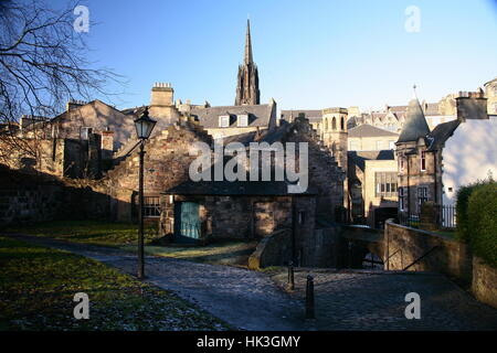 Frühling in Greyfriars Kirkyard, Edinburgh, Schottland, Großbritannien. Stockfoto