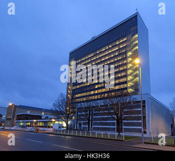 South Lanarkshire Council HQ bei Dämmerung, Almada St, Hamilton ML3 0AA Stockfoto