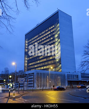 South Lanarkshire Council HQ bei Dämmerung, Almada St, Hamilton ML3 0AA Stockfoto