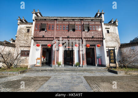 Ein Clan Haus restauriert zu einem Boutique-Gästehaus in die UNESCO-Welterbe alten Dorf von Xidi, Anhui, China Stockfoto