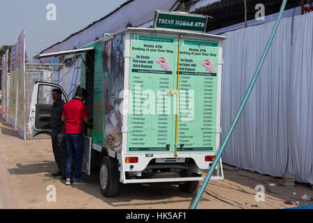 HYDERABAD, Indien - Januar 19,2017 Banken sind Bereitstellung von mobilen Geldautomaten in ganz Indien, Bürger, die nach Demonetisierung Liquiditätsengpasses zu überwinden zu helfen. Stockfoto