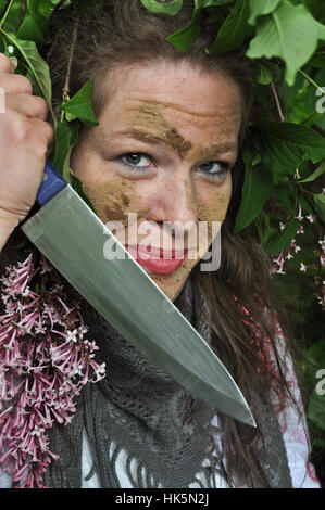 Frau, Gesicht, Dschungel, Busch, Globus, Planeten, Erde, Welt, Arm, Waffe, Messer, Stockfoto