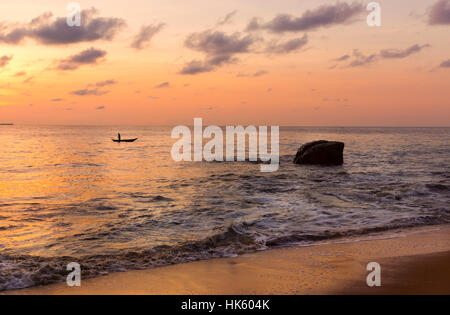 Sonnenuntergang, Dämmerung, Fischer, Riff, Kamerun, Afrika, Sonnenuntergang, Afrika, Strand, Stockfoto