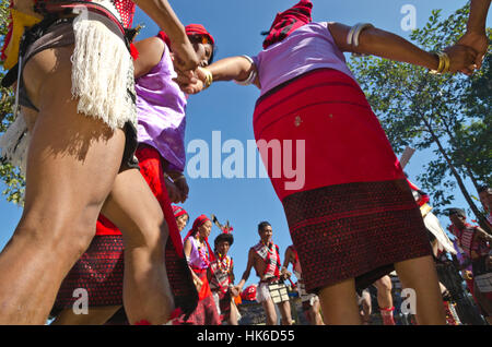 Es ist eine spannende Mischung aus Tribal Menschen und ihre Gewohnheiten an Hornbill zu erleben - Festival in kohima jedes Jahr Stockfoto