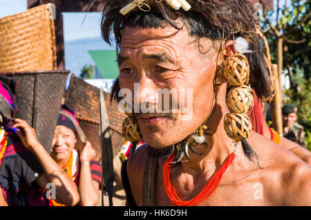 Es ist eine spannende Mischung aus Tribal Menschen und ihre Gewohnheiten an Hornbill zu erleben - Festival in kohima jedes Jahr Stockfoto