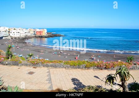 Strand Playa Jardin in Puerto De La Cruz auf Teneriffa. Stockfoto