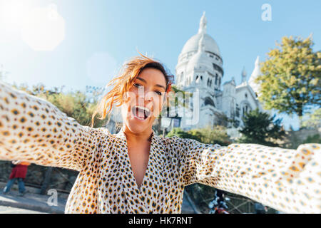 Paris, Frau besuchen und dabei ein Selbstporträt in Montmartre Stockfoto
