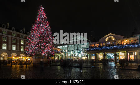 Covent Garden großen Weihnachtsbaum und am Apfelmarkt Stockfoto