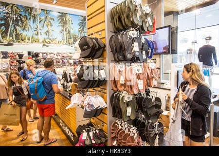 Innenraum eines Zahnrads Billabong Surf Wear speichern Shop in Manly Beach, Sydney, New South Wales, Australien Stockfoto