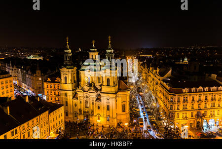 St. Nikolaus-Kirche am Altstädter Ring, Blick vom alten Rathaus bei Nacht, historischen Zentrum, Prag, Tschechische Republik Stockfoto