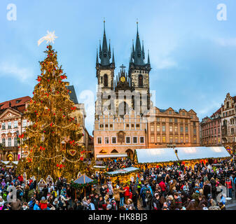 Teynkirche, Weihnachten Markt, Altstädter Ring, Prag, Tschechische Republik Stockfoto