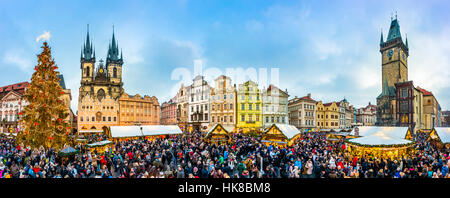 Teynkirche, Rathaus, Weihnachtsmarkt, Altstädter Ring, Altstadt, Prag, Tschechische Republik Stockfoto