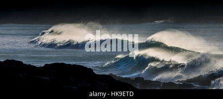 Panorama High Wind Wetter Spray Wellen Fistral Newquay North Cornwall UK Stockfoto