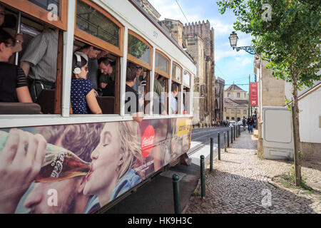 Lissabon, PORTUGAL - ca. Oktober 2016: Straßen von Lissabon Stadt, Portugal. Stockfoto