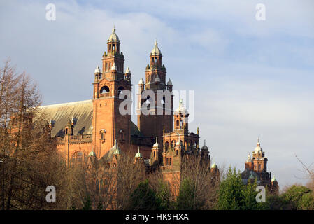 Glasgow Kelvingrove Park Galerien Kunstmuseum enthält die Universität und das Museum in der Parkanlage Stockfoto