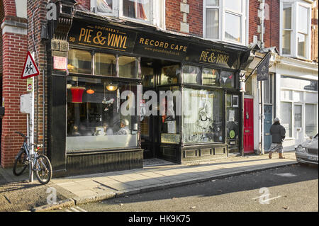 Pie & Vinyl Shop in Southsea Stockfoto