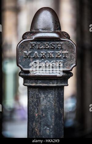 Antike Metallpfosten Ende Fleshmarket in Edinburgh, Schottland Stockfoto