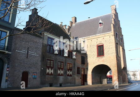 Gevangenpoort (Gefangenen Gate), ehemalige Tor und mittelalterlichen Gefängnis auf Buitenhof in zentralen Den Haag (The Hague), Niederlande Stockfoto
