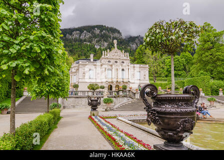 ETTAL, Deutschland - 5. Juni 2016: Linderhof Palace ist ein Schloss in Deutschland, im Südwesten Bayerns. Stockfoto