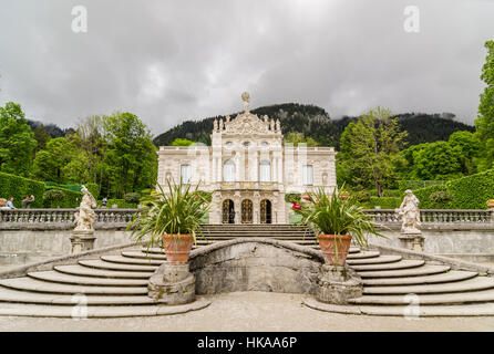 ETTAL, Deutschland - 5. Juni 2016: Linderhof Palace ist ein Schloss in Deutschland, im Südwesten Bayerns in der Nähe von Ettal Abbey. Stockfoto