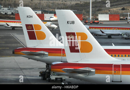 Airbus A319 und A320 von Iberia Airways Madrid Barajas internationaler Flughafen Spanien Stockfoto