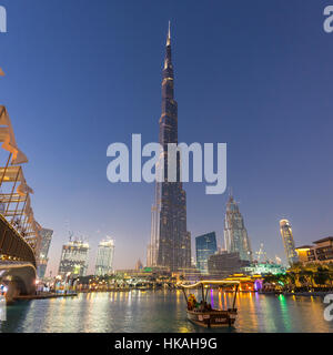 Burj Khalifa, dem höchsten Wolkenkratzer der Welt, Dubai, Vereinigte Arabische Emirate. Stockfoto