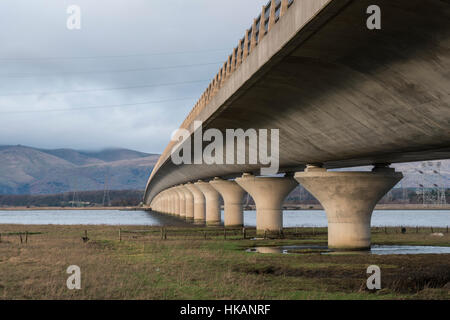 Clackmannanshire Brücke über den Firth of Forth, Blick nach Norden, Fife, Schottland, Vereinigtes Königreich, Stockfoto