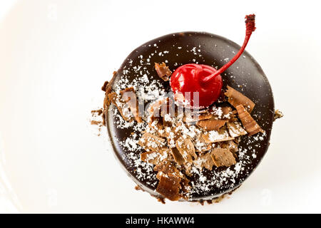 Köstliche Schokolade Cupcake auf weißen Teller Stockfoto