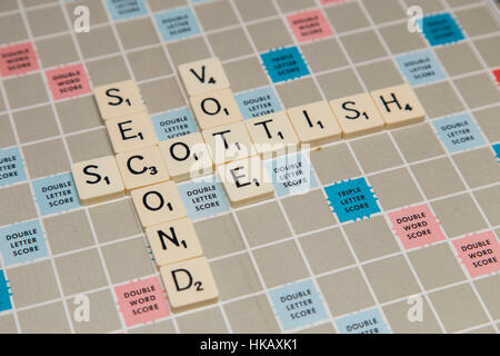 Zweite schottische Abstimmung und Rechtsdiskussion, Vereinigtes Königreich, Referendum in Scrabble-Buchstaben Stockfoto
