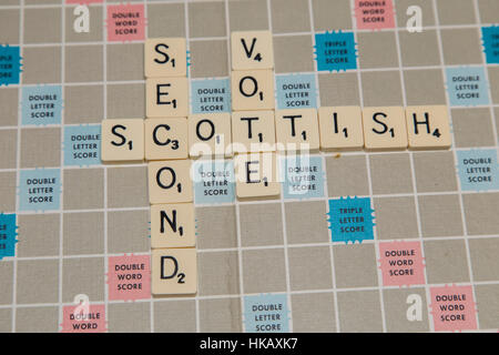 Zweite schottische Abstimmung und Rechtsdiskussion, Vereinigtes Königreich, Referendum in Scrabble-Buchstaben Stockfoto