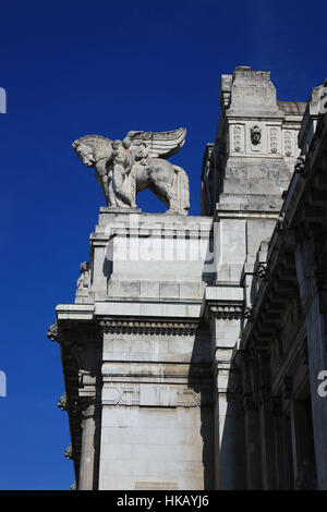 Italien, Mailand, Abbildung auf das Gebäude des Hauptbahnhofs Stazione di Milano Centrale Stockfoto