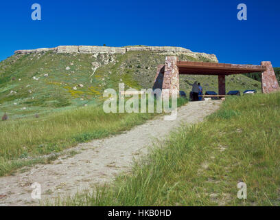 Besucher an den Informationsstationen im madison Buffalo Jump State Park in der Nähe von logan, montana Stockfoto