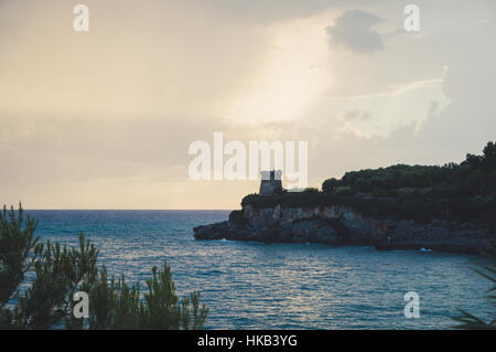 Klippen im Baia Delle Sirene Marina di Camerota Kampanien Italien Stockfoto
