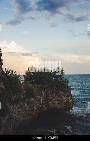 Klippen im Baia Delle Sirene Marina di Camerota Kampanien Italien Stockfoto
