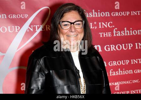 New York, NY, USA. 26. Januar 2017. Fern Mallis bei der Ankunft für die 20. jährlichen FGI Rising Star Awards, Cipriani 42nd Street, New York, USA.  Bildnachweis: Steve Mack/Everett Collection/Alamy Live-Nachrichten Stockfoto