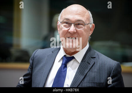 Brüssel, Bxl, Belgien. 27. Januar 2017. Französische Finnace Minister Michel Sapin vor Beginn einer europäischen zierungs-Minister-Sitzung (ECOFIN) in Brüssel am 27.01.2017 von Wiktor Dabkowski Credit: Wiktor Dabkowski/ZUMA Draht/Alamy Live News Stockfoto