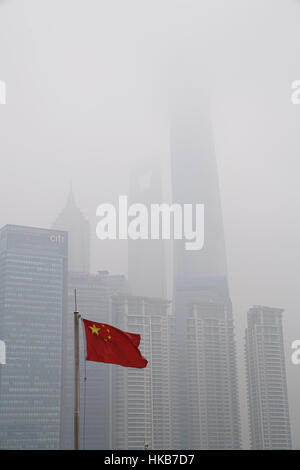 Shanghai, China. 27. Januar 2017. Blick auf Pudong Wolkenkratzer. Peak-Verschmutzung in Shanghai. -Gilles Aygalenq/Le Pictorium Credit: Le Pictorium/Alamy Live-Nachrichten Stockfoto