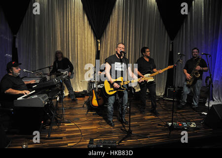 Coconut Creek, Florida, USA. 26. Januar 2017. Willie Forte, Steve Lopresto, Glenn Stuart, Steve Pozzelanti, Steve Baranian und Steve Myers von The B Streetband führen im Coconut Creek Casino, (The B Streetband sind bekannt für die Verweigerung der vor kurzem bei Donald Trump Einweihung durchführen), am 26. Januar 2017 in Coconut Creek, Florida. Bildnachweis: Mpi04/Medien Punch/Alamy Live-Nachrichten Stockfoto