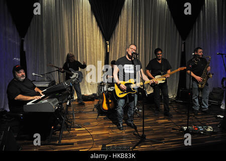 Coconut Creek, Florida, USA. 26. Januar 2017. Willie Forte, Steve Lopresto, Glenn Stuart, Steve Pozzelanti, Steve Baranian und Steve Myers von The B Streetband führen im Coconut Creek Casino, (The B Streetband sind bekannt für die Verweigerung der vor kurzem bei Donald Trump Einweihung durchführen), am 26. Januar 2017 in Coconut Creek, Florida. Bildnachweis: Mpi04/Medien Punch/Alamy Live-Nachrichten Stockfoto