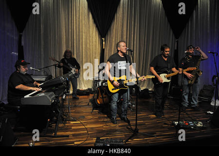 Coconut Creek, Florida, USA. 26. Januar 2017. Willie Forte, Steve Lopresto, Glenn Stuart, Steve Pozzelanti, Steve Baranian und Steve Myers von The B Streetband führen im Coconut Creek Casino, (The B Streetband sind bekannt für die Verweigerung der vor kurzem bei Donald Trump Einweihung durchführen), am 26. Januar 2017 in Coconut Creek, Florida. Bildnachweis: Mpi04/Medien Punch/Alamy Live-Nachrichten Stockfoto