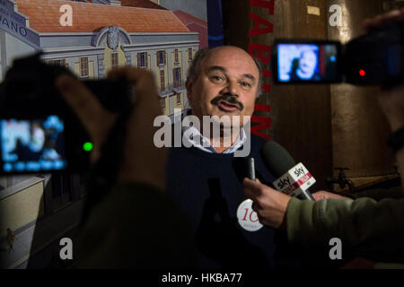 Turin, Piemont, Italien. 27. Januar 2017.  Eataly ist 10 Jahre, Geburtstagsfeier der renommierten italienischen Marke der italienischen und internationalen Küche und das Vorhandensein Gründer Oscar Farinetti im Eataly Hauptsitz in Turin, Italien: Stefano Guidi/ZUMA Draht/Alamy Live News Stockfoto