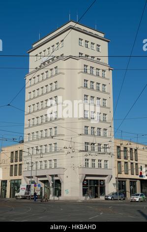 Dresden, Deutschland. 27. Januar 2017. Blick auf das Simmel-Center, wo die Ausstellung "Sterben Welt der DDR" (lit.) "Die Welt der DDR") stattfindet, in Dresden, Deutschland, 27. Januar 2017. Die Ausstellung präsentiert Exponate aus allen Bereichen des Lebens in der ehemaligen DDR und öffnet am 29. Januar 2017. Foto: Sebastian Kahnert/Dpa-Zentralbild/Dpa/Alamy Live News Stockfoto