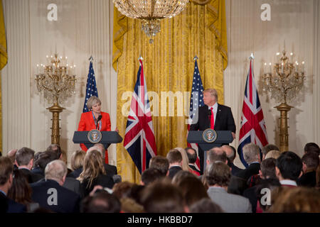 Washington, DC, 27. Januar 2017, Präsident Donald J. Trump, begrüßt Premierminister des Vereinigten Königreichs, Theresa May ins Weiße Haus. Dies ist Mays Antrittsbesuch im Weißen Haus als Premierminister Großbritanniens. Patsy Lynch/MediaPunch Stockfoto