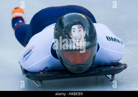 Königssee, Deutschland. 28. Januar 2017. US amerikanische Skelett Racer Nathan Crumpton in Aktion bei den Skeleton-Weltcup in Schönau am Königssee, Deutschland, 28. Januar 2017. : Bildnachweis Peter Kneffel/Dpa: Dpa picture-Alliance/Alamy Live News Stockfoto