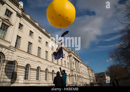 London, UK. 28. Januar 2017. "Spannung in der Luft", gemalt von Illustrator Alberto Soto, im Auftrag von Greenpeace, "Raum zum Atmen" Ausstellung im Somerset House am Samstag, dem 28. Januar. 2017, in London, Vereinigtes Königreich. Die Ausstellung "Platz zum Atmen" veranstaltet verschiedenste kreative Antworten auf die Luftverschmutzung und vorgestellten Werke von Client-Erde, Kings College London und der Greater London Authority. Bildnachweis: Jonathan Nicholson/Alamy Live-Nachrichten Stockfoto